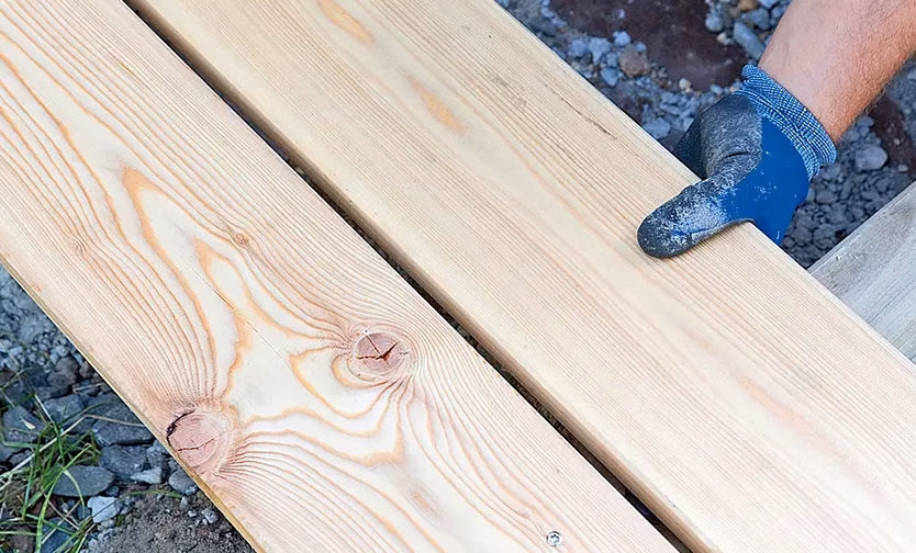 Faire une terrasse en bois soi-même sans se tromper de matériau